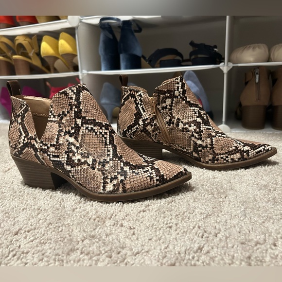 Time and Tru Anke Booties - Picture 2 of 7